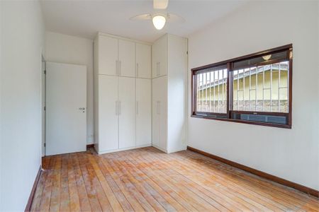 Casa à venda com 5 quartos, 300m² em Jardim Marajoara, São Paulo