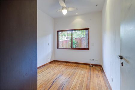 Casa à venda com 5 quartos, 300m² em Jardim Marajoara, São Paulo