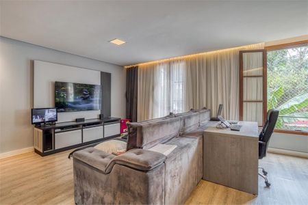 Casa à venda com 4 quartos, 275m² em Chácara Flora, São Paulo