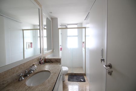 Apartamento para alugar com 166m², 4 quartos e 3 vagasBanheiro Social