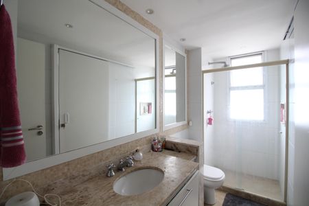 Apartamento para alugar com 166m², 4 quartos e 3 vagasBanheiro Social