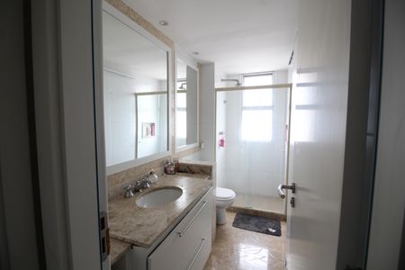 Apartamento para alugar com 166m², 4 quartos e 3 vagasBanheiro Social