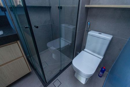 Banheiro Social de kitnet/studio para alugar com 1 quarto, 27m² em Vila Dom Pedro I, São Paulo