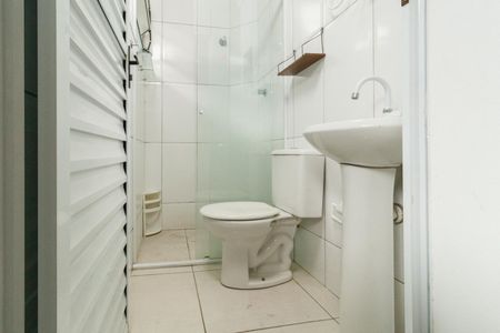 Banheiro de apartamento para alugar com 1 quarto, 35m² em Vila Nova Galvão, São Paulo
