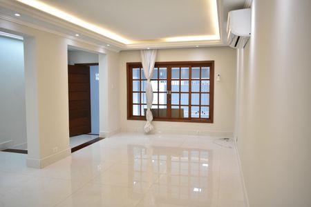 Sala de casa para alugar com 3 quartos, 242m² em Planalto Paulista, São Paulo