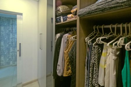 Apartamento para alugar com 120m², 2 quartos e 1 vagaCloset da suíte