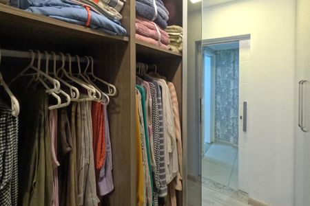 Apartamento para alugar com 120m², 2 quartos e 1 vagaCloset da suíte