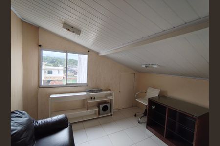 Casa de condomínio para alugar com 96m², 3 quartos e 2 vagas Casa de condomínio para alugar com 96m², 3 quartos e 2 vagasSótão