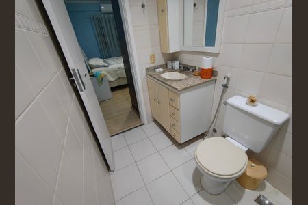 Casa de condomínio para alugar com 96m², 3 quartos e 2 vagas Casa de condomínio para alugar com 96m², 3 quartos e 2 vagasBanheiro da Suíte