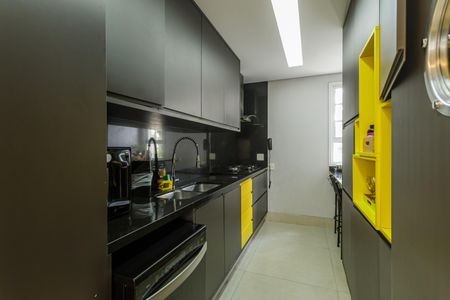 Cozinha de casa de condomínio à venda com 3 quartos, 300m² em Indianópolis, São Paulo