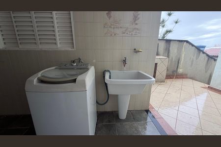 Casa à venda com 250m², 4 quartos e 3 vagasLavanderia