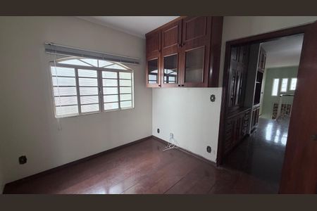 Casa à venda com 250m², 4 quartos e 3 vagasSuíte