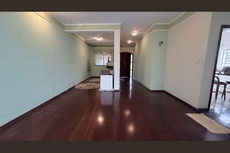 Casa à venda com 250m², 4 quartos e 3 vagasSala