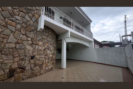 Casa à venda com 250m², 4 quartos e 3 vagasFachada