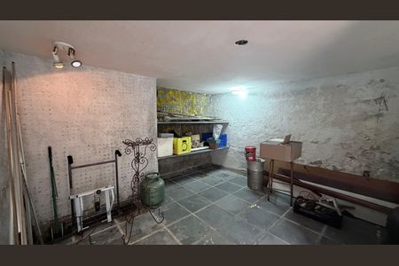 Casa à venda com 250m², 4 quartos e 3 vagasPorão 1