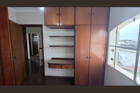 Casa à venda com 250m², 4 quartos e 3 vagasQuarto 1 - Armários