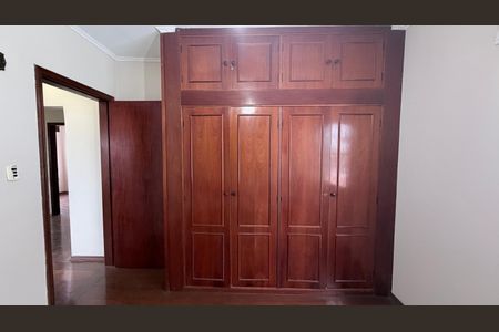 Casa à venda com 250m², 4 quartos e 3 vagasQuarto 3 - Armários