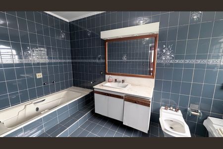 Casa à venda com 250m², 4 quartos e 3 vagasBanheiro da Suíte