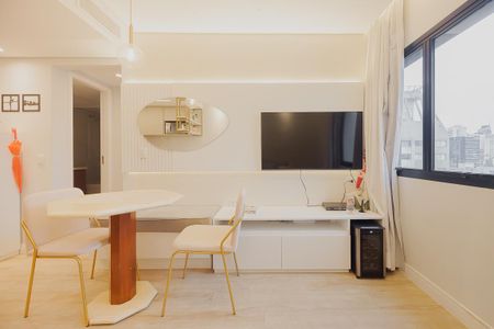 Sala de kitnet/studio para alugar com 1 quarto, 33m² em Jardins, São Paulo