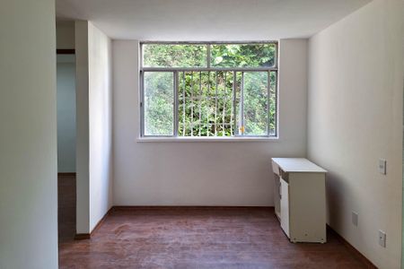 Sala de apartamento para alugar com 2 quartos, 55m² em Santa Rosa, Niterói