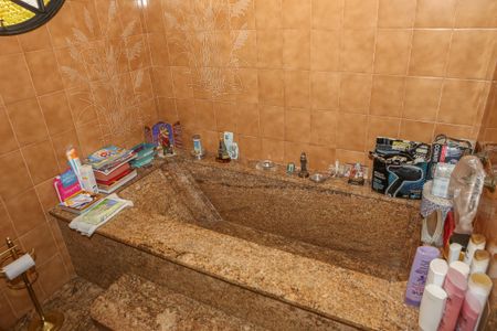 Apartamento à venda com 787m², 4 quartos e 14 vagas Apartamento à venda com 787m², 4 quartos e 14 vagasBanheiro da Suíte 1