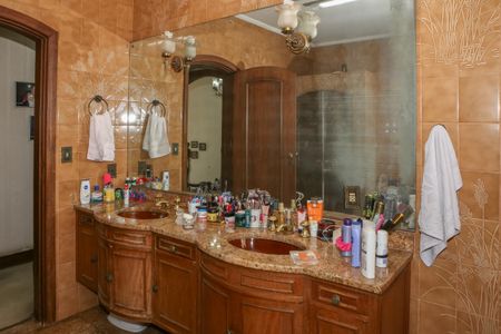 Apartamento à venda com 787m², 4 quartos e 14 vagas Apartamento à venda com 787m², 4 quartos e 14 vagasBanheiro da Suíte 1