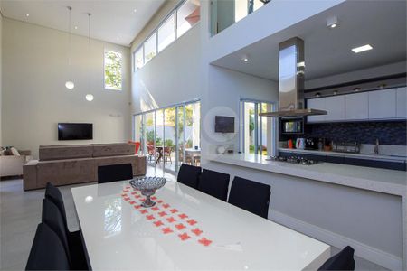 Casa à venda com 4 quartos, 320m² em Granja Julieta, São Paulo