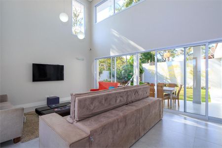 Casa à venda com 4 quartos, 320m² em Granja Julieta, São Paulo