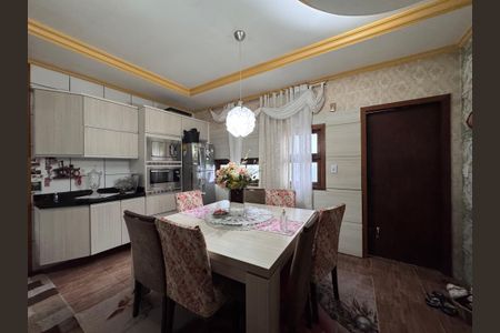 Casa à venda com 200m², 3 quartos e 2 vagas Casa à venda com 200m², 3 quartos e 2 vagasCozinha