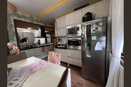 Casa à venda com 200m², 3 quartos e 2 vagas Casa à venda com 200m², 3 quartos e 2 vagasCozinha