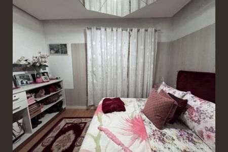 Casa à venda com 200m², 3 quartos e 2 vagas Casa à venda com 200m², 3 quartos e 2 vagasQuarto Suíte