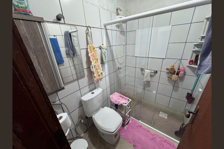 Casa à venda com 200m², 3 quartos e 2 vagas Casa à venda com 200m², 3 quartos e 2 vagasBanheiro