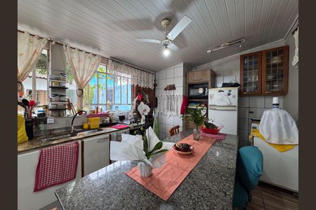 Casa à venda com 200m², 3 quartos e 2 vagas Casa à venda com 200m², 3 quartos e 2 vagassala