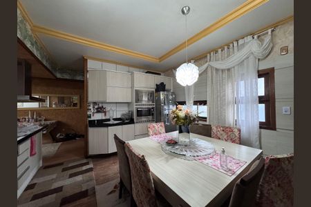 Casa à venda com 200m², 3 quartos e 2 vagas Casa à venda com 200m², 3 quartos e 2 vagasCozinha