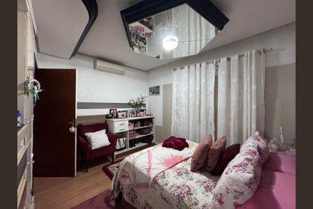 Casa à venda com 200m², 3 quartos e 2 vagas Casa à venda com 200m², 3 quartos e 2 vagasQuarto Suíte