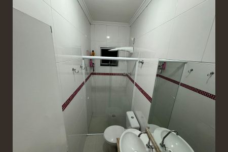 Banheiro de casa de condomínio para alugar com 2 quartos, 70m² em Santa Maria, Osasco