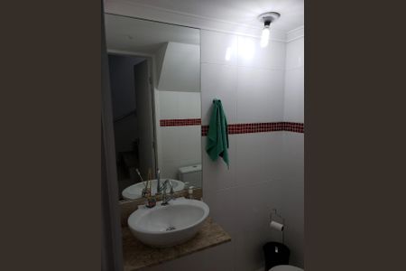 Banheiro de casa de condomínio para alugar com 2 quartos, 70m² em Santa Maria, Osasco