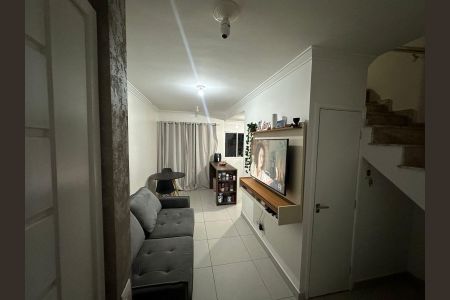 Sala de casa de condomínio para alugar com 2 quartos, 70m² em Santa Maria, Osasco