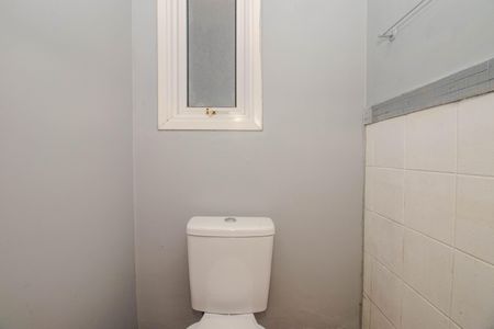 Banheiro de apartamento à venda com 1 quarto, 36m² em Humaitá, Porto Alegre