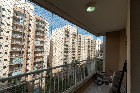 Varanda  de apartamento para alugar com 2 quartos, 72m² em Jardim Tupanci, Barueri
