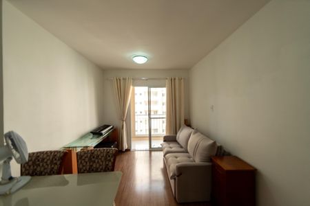 Sala de apartamento para alugar com 2 quartos, 72m² em Jardim Tupanci, Barueri