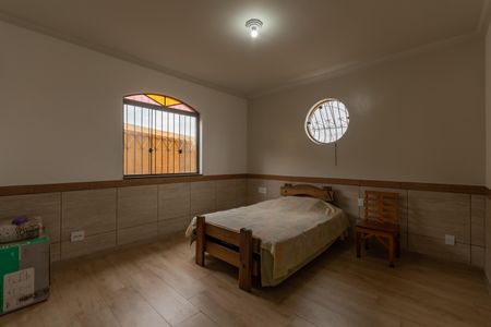 Casa à venda com 200m², 5 quartos e 2 vagasSuíte