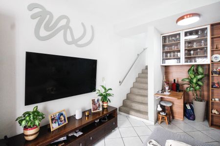 Sala de casa de condomínio à venda com 2 quartos, 75m² em Vila Espanhola, São Paulo