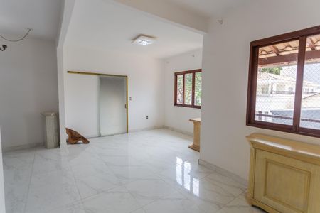 Sala de casa para alugar com 2 quartos, 90m² em Santa Tereza, Belo Horizonte