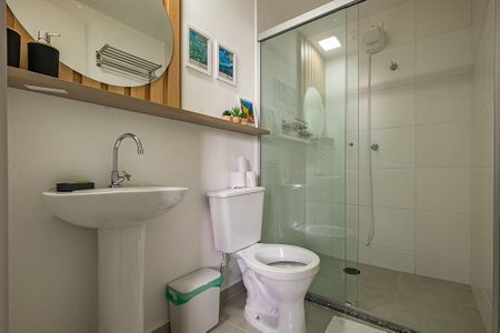 Banheiro de kitnet/studio para alugar com 1 quarto, 25m² em Pinheiros, São Paulo