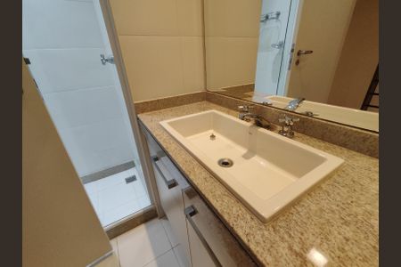 Apartamento para alugar com 206m², 4 quartos e 3 vagasBanheiro da Suíte 1