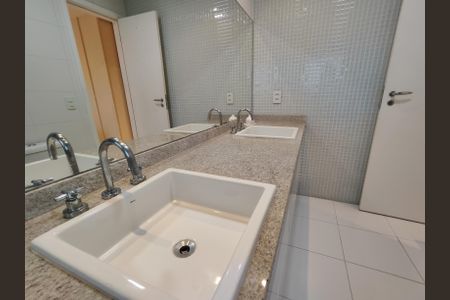 Apartamento para alugar com 206m², 4 quartos e 3 vagasBanheiro da Suíte 4