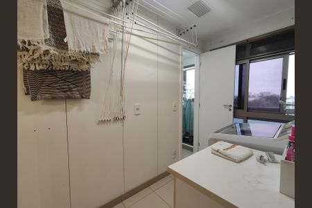 Apartamento para alugar com 206m², 4 quartos e 3 vagasÁrea de Serviço
