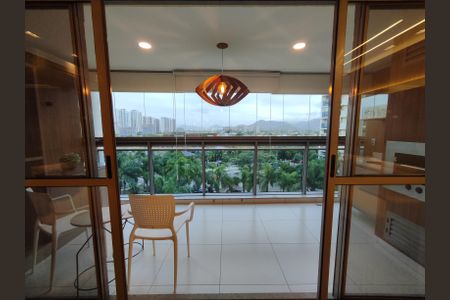 Apartamento para alugar com 206m², 4 quartos e 3 vagasVaranda