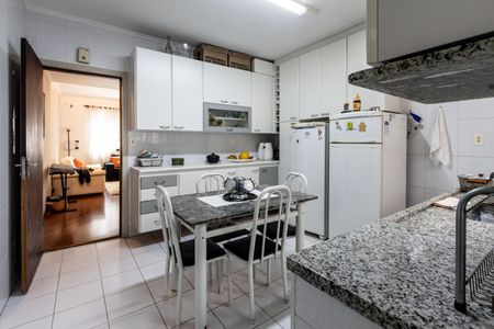 Casa à venda com 119m², 2 quartos e 2 vagas